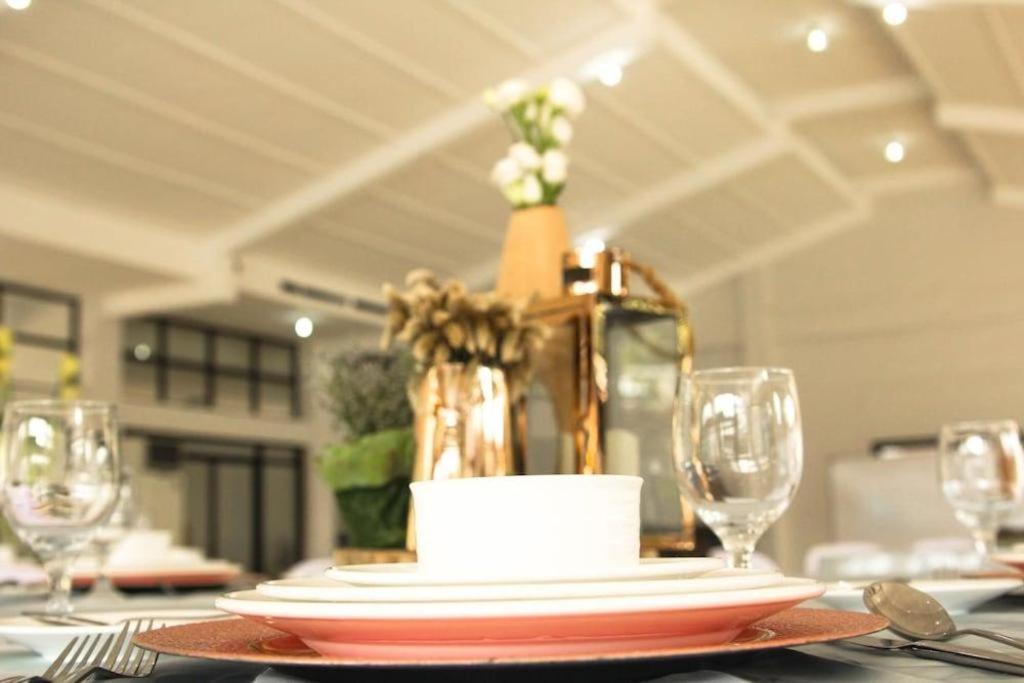Whitewoods Convention And Leisure Hotel Silang Buitenkant foto